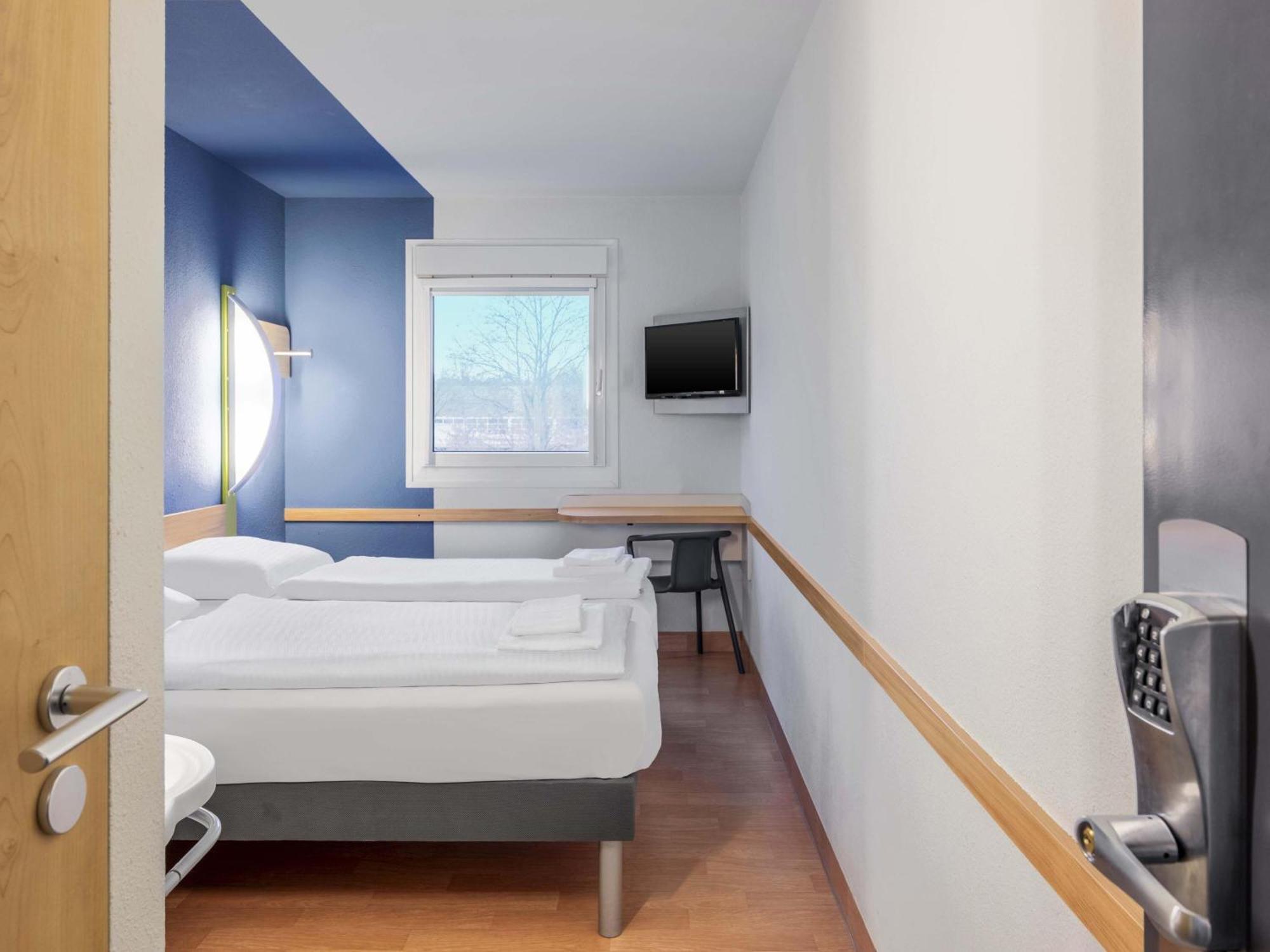 Twin Room,1705047160:JPEG